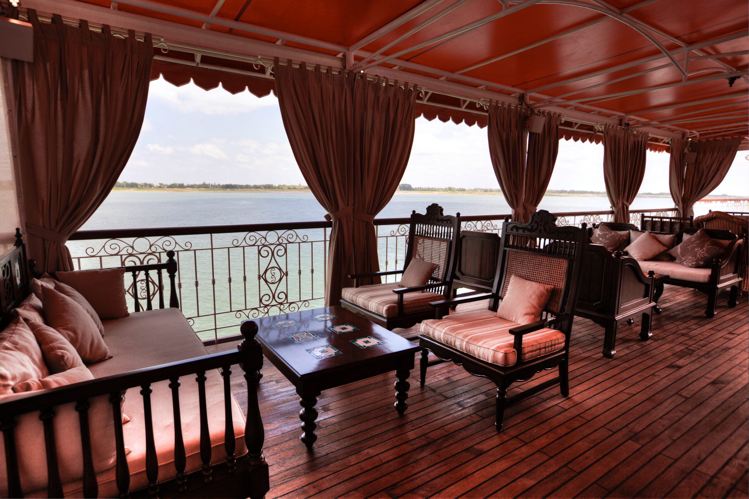 heritage-line---mekong---the-jahan---east-india-club-funnel-bar-lounge-2_49536088278_o